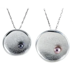 Ab Ove - Round Flat Little Pendant in Silver with River Pearl - Venus Collection - Handcrafted Earrings - High Quality Luxury - Avvenice^ Necklaces