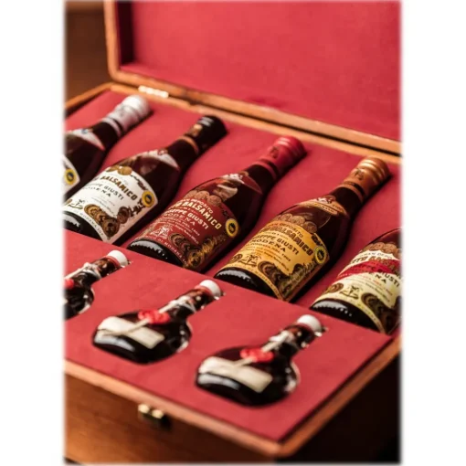 Acetaia Giusti - Modena 1605 Acetaia Giuseppe Giusti - Modena 1605 - The Scrigno - Wooden Gift Collections - Balsamic Vinegar of Modena I.G.P. - Avvenice^ Oil & Vinegar