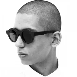 Kuboraum - Mask A1 - Black Matt - A1 BM - Sunglasses - Eyewear - Avvenice