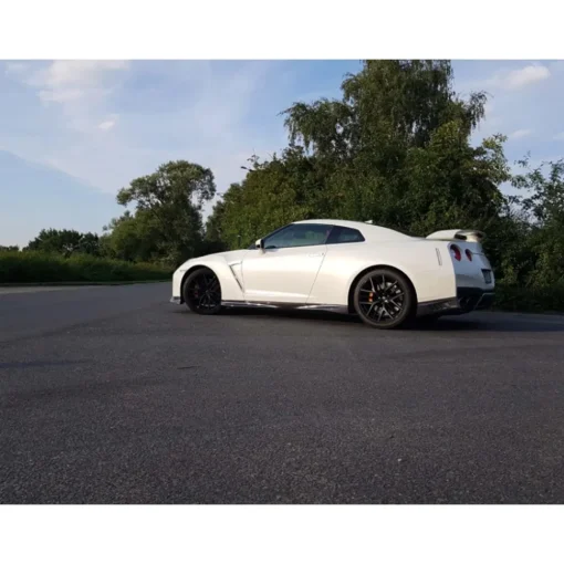 Rent Luxe Car - Nissan GT-R - Exclusive Luxury Rent - Avvenice