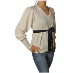 Twinset - V-Neck Sweater with Belt in Contrasting Color - White - Knitwear - Made in Italy - Luxury Exclusive Collection - Avvenice