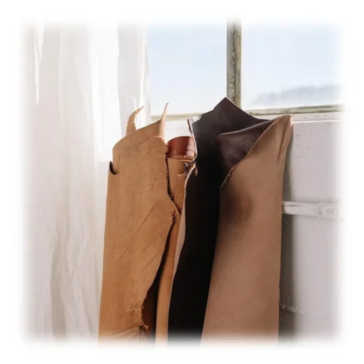 Woodcessories - AirCase - Premium AirPod Leather Necklace Eco Case - Nude Rose - QI Wireless Charging Technology - High Quality - Avvenice^ Audio
