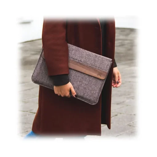 Woodcessories - MacBook Eco Pouch Cover - Walnut and Wool - MacBook 11 12 13 - Mac Case - Real Wood MacBook Bag - Avvenice