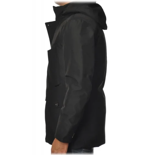 Woolrich - Technical Jacket of Goretex Technical Material - Black - Jacket - Luxury Exclusive Collection - Avvenice^ Jackets