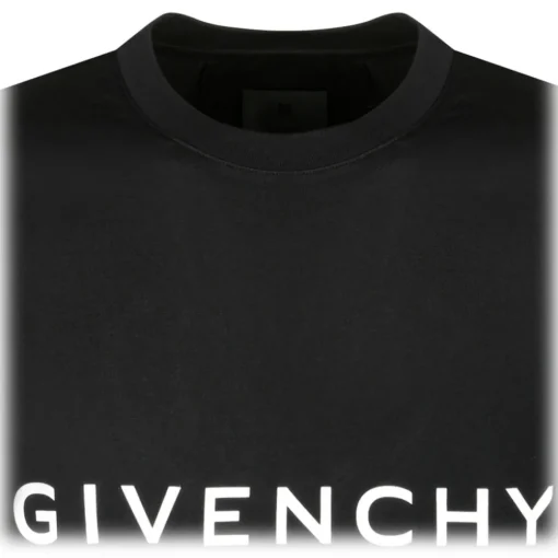 Givenchy T-shirt-- Black Logo Print T-Shirt - Exclusive Luxury Collection - Avvenice
