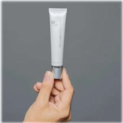 Nu Skin Natural Cosmetics-- ageLOC Radiant Day SPF 22 - 26 ml - Body Spa - Beauty - Professional Spa Equipment - Avvenice