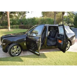 Superior Car Rental Supercar-- Rolls-Royce Cullinan - Exclusive Luxury Rent - Avvenice