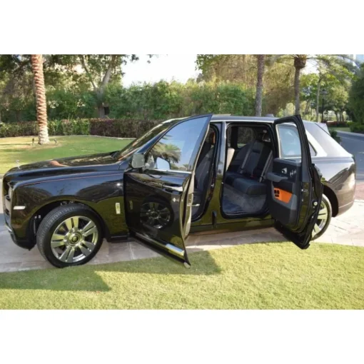 Superior Car Rental Supercar-- Rolls-Royce Cullinan - Exclusive Luxury Rent - Avvenice