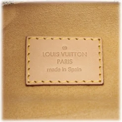 Louis Vuitton Vintage Vintage Bags-The Artsy MM features a damier azur canvas body, a rolled vachetta handle, an open top, and interior zip and slip pockets. - Avvenice