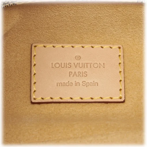 Louis Vuitton Vintage Vintage Bags-The Artsy MM features a damier azur canvas body, a rolled vachetta handle, an open top, and interior zip and slip pockets. - Avvenice
